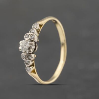 Pre-Owned Vintage 18ct Yellow Gold 0.28ct Brilliant Cut Diamond Shoulder Set Solitaire Ring 41482179