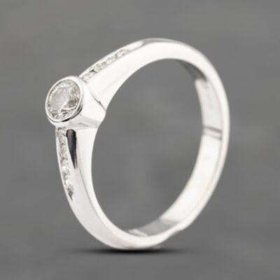 Pre-Owned 18ct White Gold Diamond & Diamond Channel Set Shoulders Rubover Shoulder Set Solitaire Ring 41482203