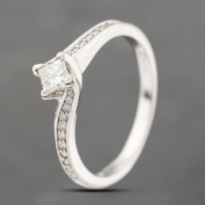 Pre-Owned 18ct White Gold Princess Cut Diamond Shoulder Set Solitaire Ring 41482328