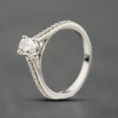 Pre-Owned 18ct White Gold 0.68ct Diamond Oval Shoulder Set Solitaire Ring 41482646