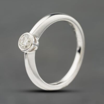 Pre-Owned 18ct White Gold 0.29ct Brilliant Cut Diamond Rub Over Set Solitaire Ring 41482648