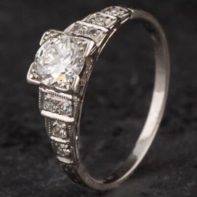 Pre-Owned Vintage Platinum 0.52ct Brilliant Cut Diamond Shoulder Set Solitaire Ring 41482580