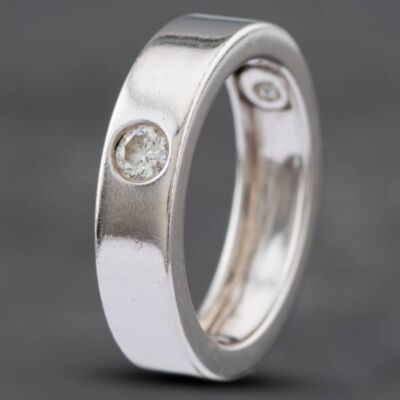 Pre-Owned 18ct White Gold Diamond Three Stone 5mm Wedding Ring 41871257