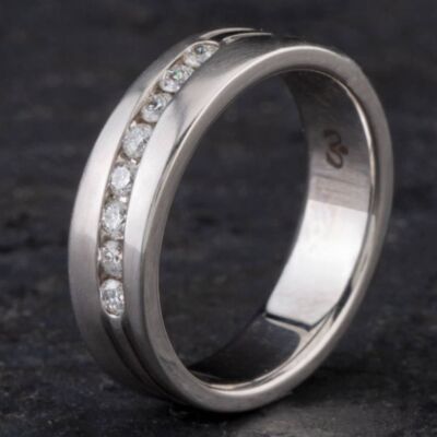 Pre-Owned 14ct White Gold 0.25ct Brilliant Cut Diamond Channel Set Textured 5.0mm Wedding Ring 4312112
