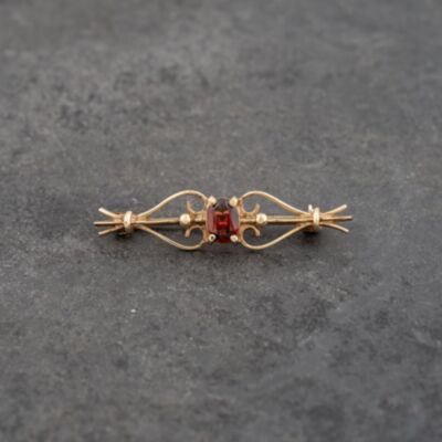 Pre-Owned 9ct Yellow Gold Garnet Bar Brooch 43131000