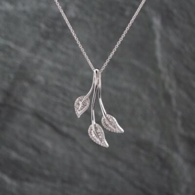 Pre-Owned 18ct White Gold Diamond Triple Leaf Dropper Pendant & 16 Inch Trace Chain 43141259