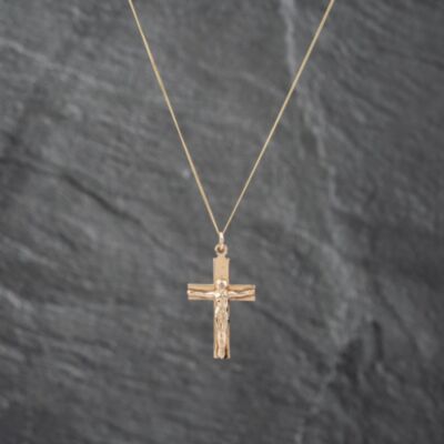 Pre-Owned 9ct Yellow Gold Crucifix Cross Pendant & 18 Inch Curb Chain 43141264