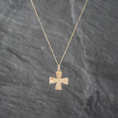 Pre-Owned 9ct Yellow Gold Star Burst Design Cross Pendant & 18 Inch Curb Chain 43141266