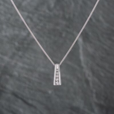 Pre-Owned 9ct White Gold 0.20ct Brilliant Cut Diamond Pendant & 16 Inch Curb Chain 43141279