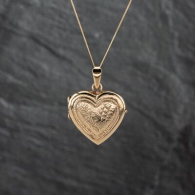 Pre-Owned 9ct Yellow Gold Heart Engraved Locket Pendant & 18 Inch Curb Chain 43141301