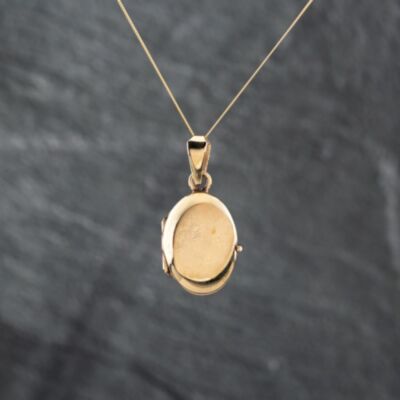 Pre-Owned 9ct Yellow Gold Oval Plain Locket Pendant & 18 Inch Curb Chain 43141308