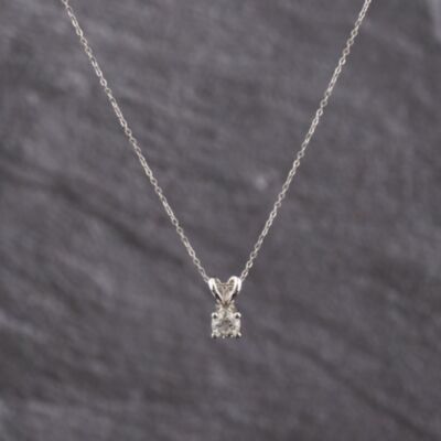 Pre-Owned 9ct White Gold 0.25ct Brilliant Cut Diamond Solitaire Pendant & 18 Inch Trace Chain 43141346