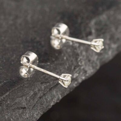 Pre-Owned White Gold 0.10ct Brilliant Cut Diamond Single Stone Stud Earrings 43171119