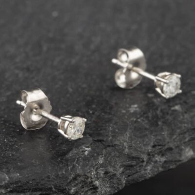Pre-Owned 14ct White Gold 0.25ct Brilliant Cut Diamond Stud Earrings 43171140