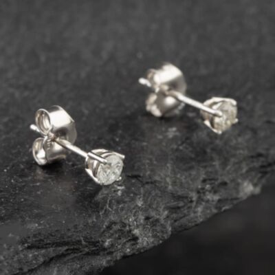 Pre-Owned 14ct White Gold 0.25ct Brilliant Cut Diamond Stud Earrings 43171145
