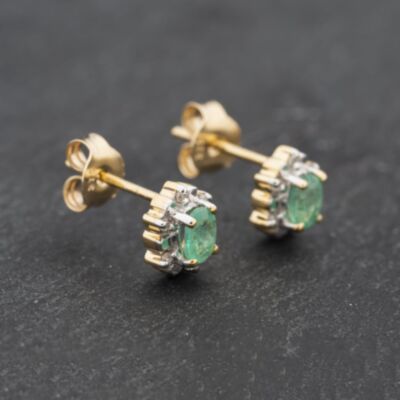 Pre-Owned 9ct Yellow Gold 0.28ct Emerald & Diamond Oval Cluster Stud Earrings 43171305