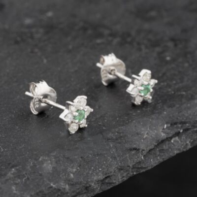 Pre-Owned 9ct White Gold 0.06ct Emerald & 0.24ct Diamond Flower Cluster Stud Earrings 43171335