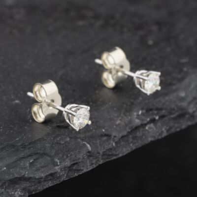 Pre-Owned 9ct White Gold 0.25ct Brilliant Cut Diamond Single Stone Stud Earrings 43171341