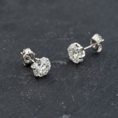 Pre-Owned Platinum 2.15ct Brilliant Cut Diamond Claw Set Stud Earrings 43171360