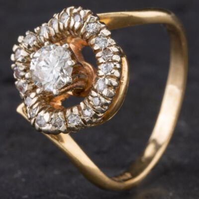 Pre-Owned 14ct Yellow Gold Diamond Halo Custer Ring 4328756