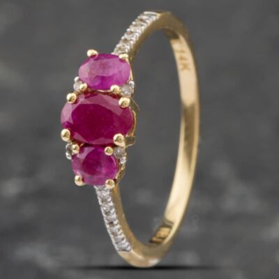 Pre-Owned 14ct Yellow Gold Ruby & Diamond Set Shoulders Three Stone Ring 43351027