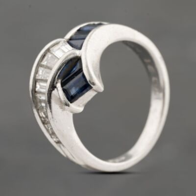 Pre-Owned Platinum 1.42ct Sapphire & 0.91ct Baguette Cut Diamond Cross Over Dress Ring 43361180