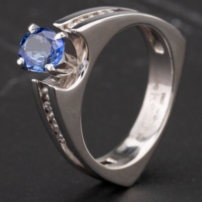 Pre-Owned 14ct White Gold Oval Sapphire & Diamond Ring 4336171