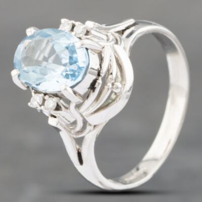 Pre-Owned Platinum Aquamarine & 0.08ct Brilliant Cut Diamond Oval Cluster Ring 43401011