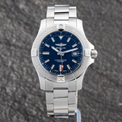 Pre-Owned Breitling Mens Avenger Blue Dial Silver Bracelet Watch A17318