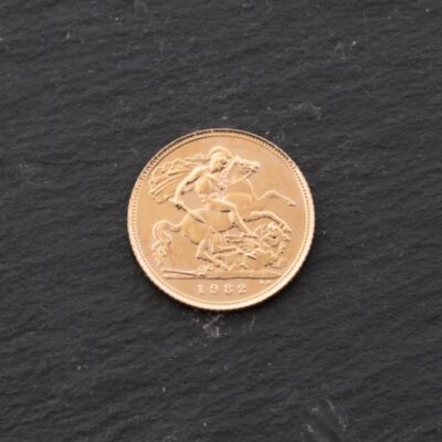 Pre-Owned 22ct Yellow Gold 1982 Queen Elizabeth II Half Sovereign Coin 47011191