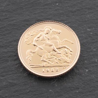 Pre-Owned 22ct Yellow Gold 1982 Queen Elizabeth Half Sovereign Coin 47011216