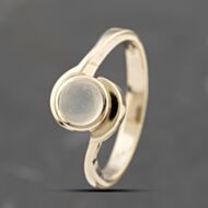 Pre-Owned 9ct Yellow Gold Moonstone Round Dress Ring 41103270