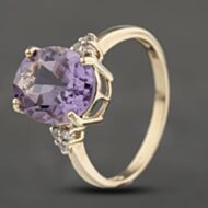 Pre-Owned 9ct Yellow Gold Amethyst & White Topaz Oval Dress Ring 41103285