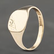 Pre-Owned 9ct Yellow Gold Square Part Engraved Signet Ring 41103315