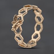 Pre-Owned 9ct Yellow Gold Bumble Bee Signet Ring 41103547