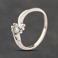 Pre-Owned 9ct White Gold Cubic Zirconia Twist Solitaire Ring 41103827