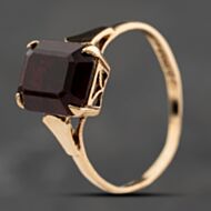 Pre-Owned 9ct Yellow Gold Garnet Dress Ring 41104254