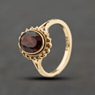 Pre-Owned 9ct Yellow Gold Garnet Oval Dress Ring 41104484