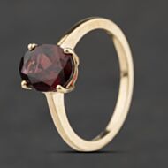 Pre-Owned 9ct Yellow Gold Garnet Oval Dress Ring 41104635