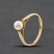 Pre-Owned 9ct Yellow Gold Cultured Pearl Single Stone Dress Ring 41104752