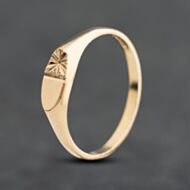 Pre-Owned 9ct Yellow Gold Oval Part Engraved Signet Ring 41104779