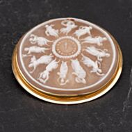 Pre-Owned 18ct Yellow Gold Large Round Cameo Brooch 4113447