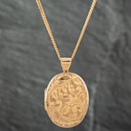 Pre-Owned 9ct Yellow Gold Oval Hand Engraved Locket Pendant & 21 Inch Curb Chain 41141562