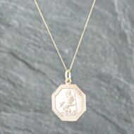 Pre-Owned 9ct Yellow Gold Hexagon Diamond Cut Edge St Christopher Pendant & 18 Inch Curb Chain 41141759