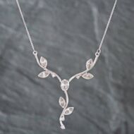Pre-Owned 9ct White Gold Leaf Design Pendant & 18 Inch Trace Chain 41141863