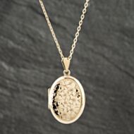 Pre-Owned 9ct Yellow Gold Hand Engraved Locket Pendant & 18 Inch Trace Chain 41142333