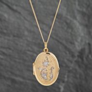 Pre-Owned 9ct Two Colour Gold Oval Flower Design Locket Pendant & 18 Inch Curb Chain 41142405