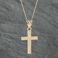 Pre-Owned 9ct Yellow Gold Foliate Engraved Cross Pendant & 18 Inch Curb Chain 41142477