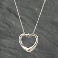 Pre-Owned 9ct White Gold Open Heart Pendant & 18 Inch Curb Chain 41142504
