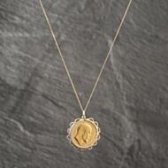 Pre-Owned 9ct Yellow Gold 1909 George V Full Sovereign Scrolls Coin Keeper Pendant & 18 Inch Curb Chain 41142603